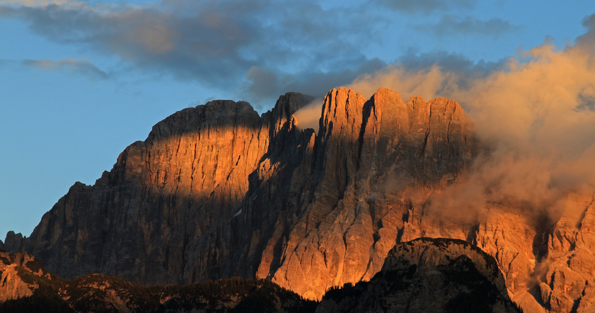 Berge in Flammen.