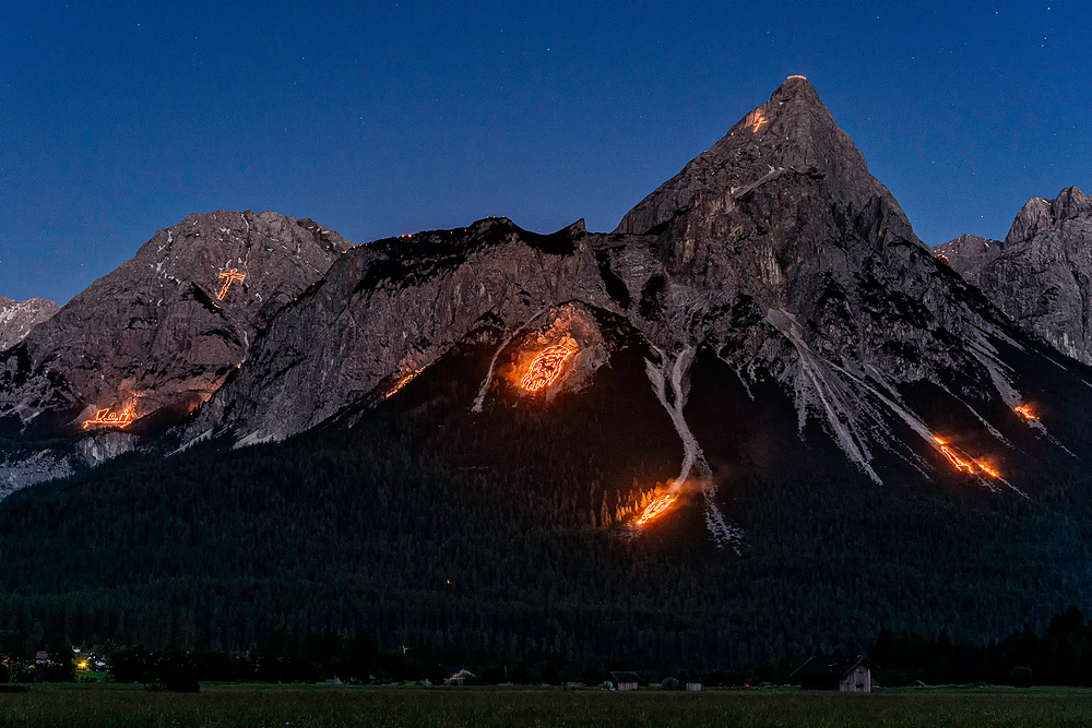 Berge in Flammen II ...