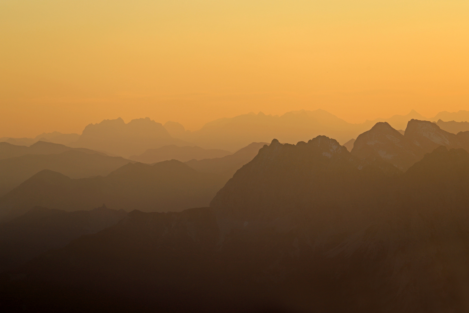 Berge in goldenem Licht II