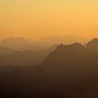 Berge in goldenem Licht II