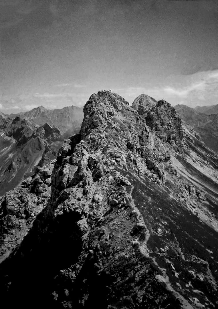 Berge in schwarz/weiß