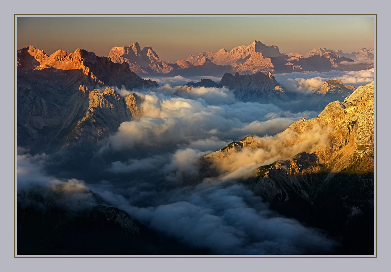 Berge in Wolken