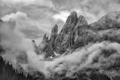 Berge in Wolken