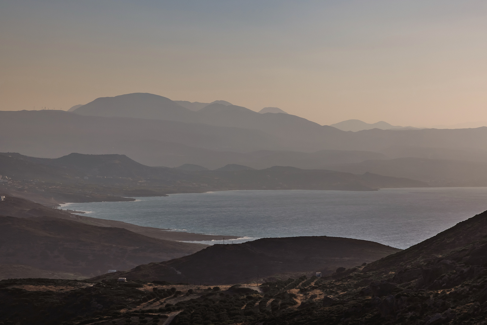 Berge, Meer & Abenddämmerung