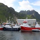 Berge-Meer-Schiffe-Lofoten