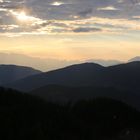 Berge mit einem Hauch von Sonnenuntergang