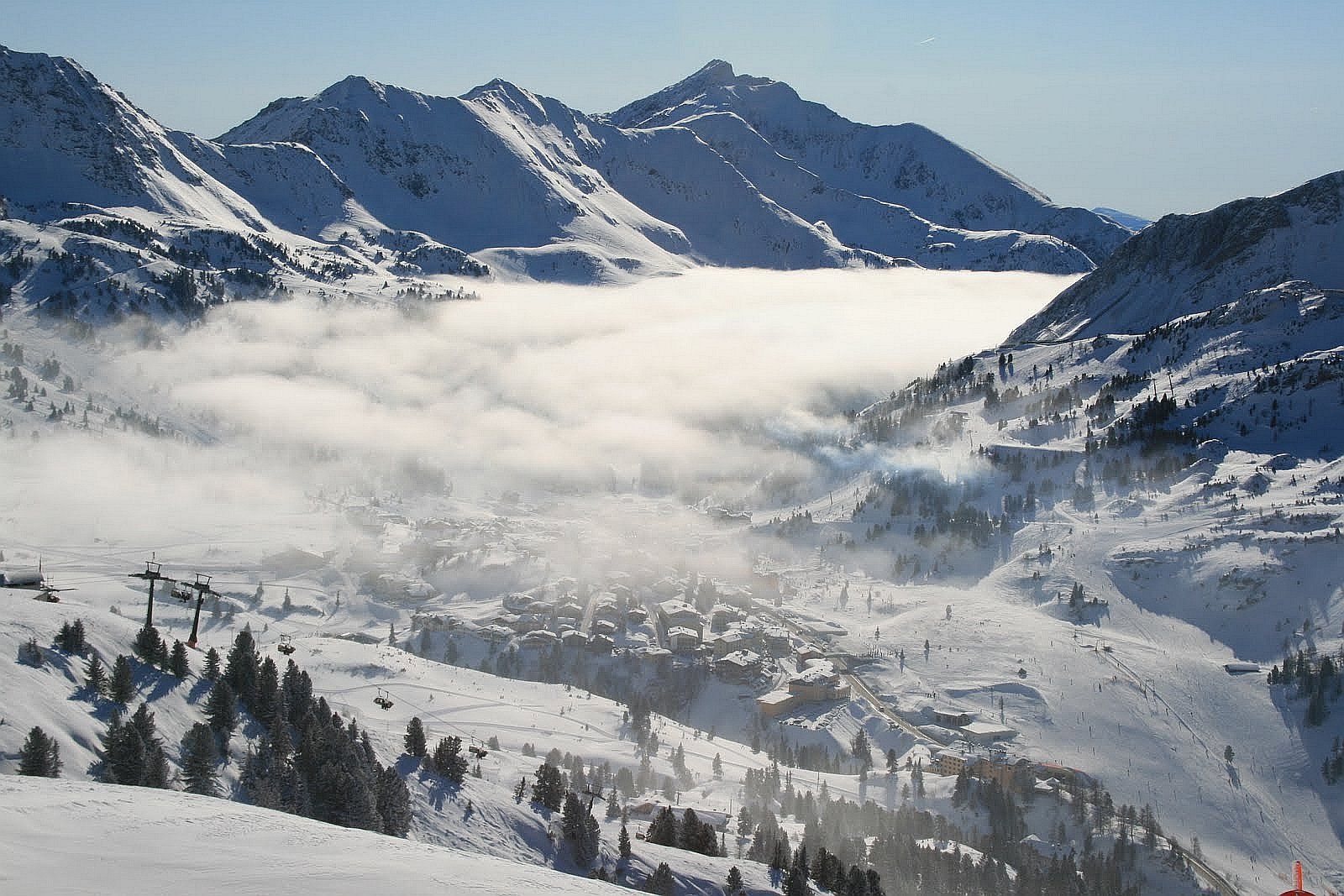 Berge, Schnee in Massen, Ski & Fun