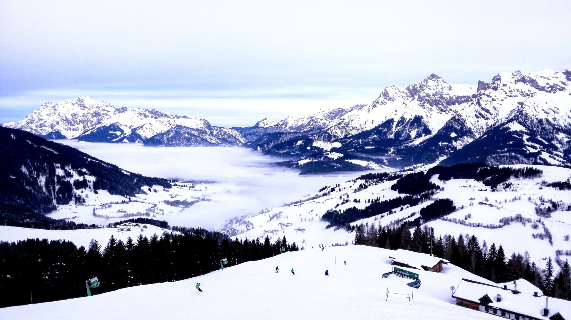 Berge, Schnee und Skifahren