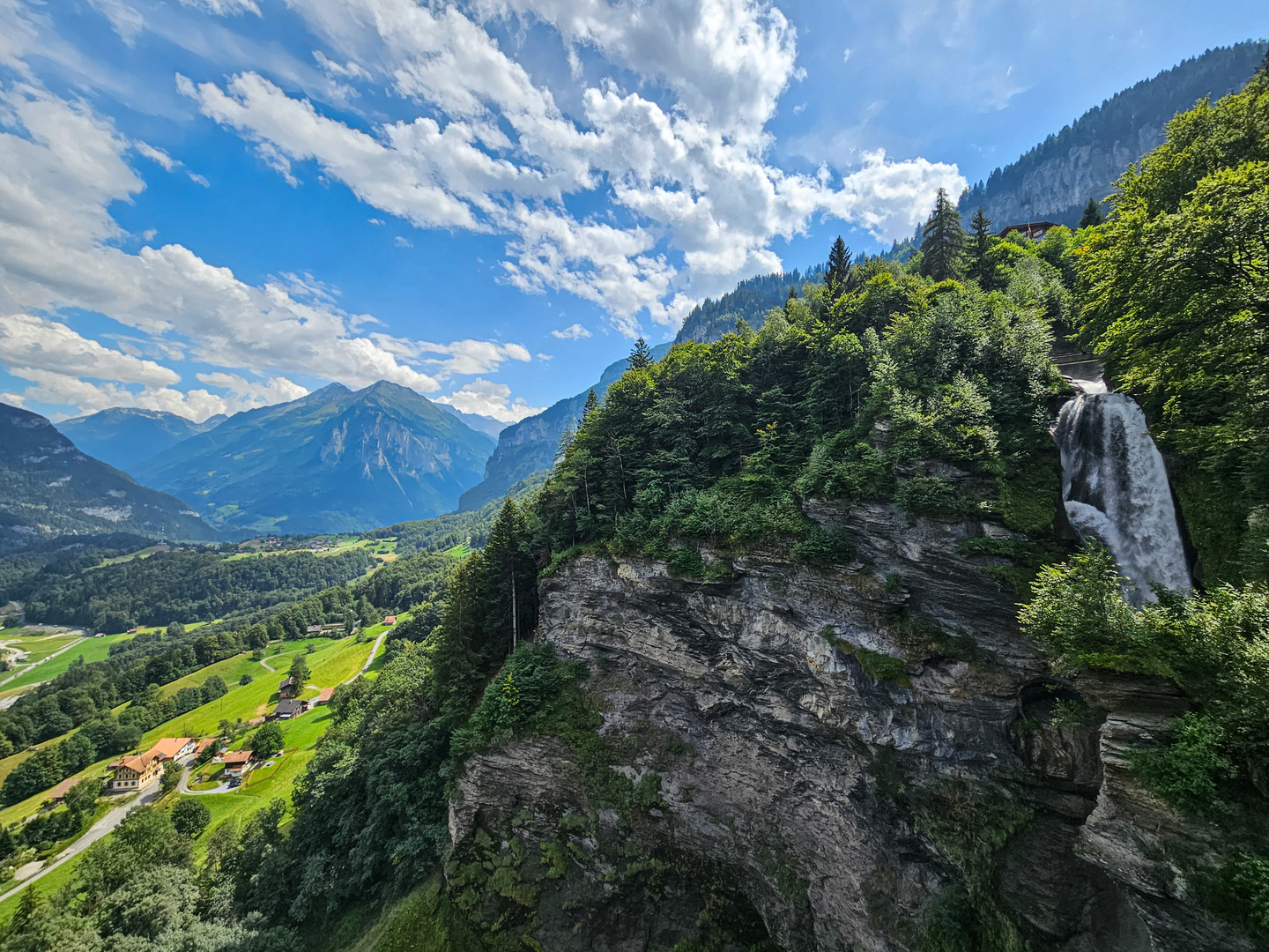 Berge trifft Wasserfall 