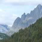Berge und in der Ferne ein Gletscher. Schweiz 9170259