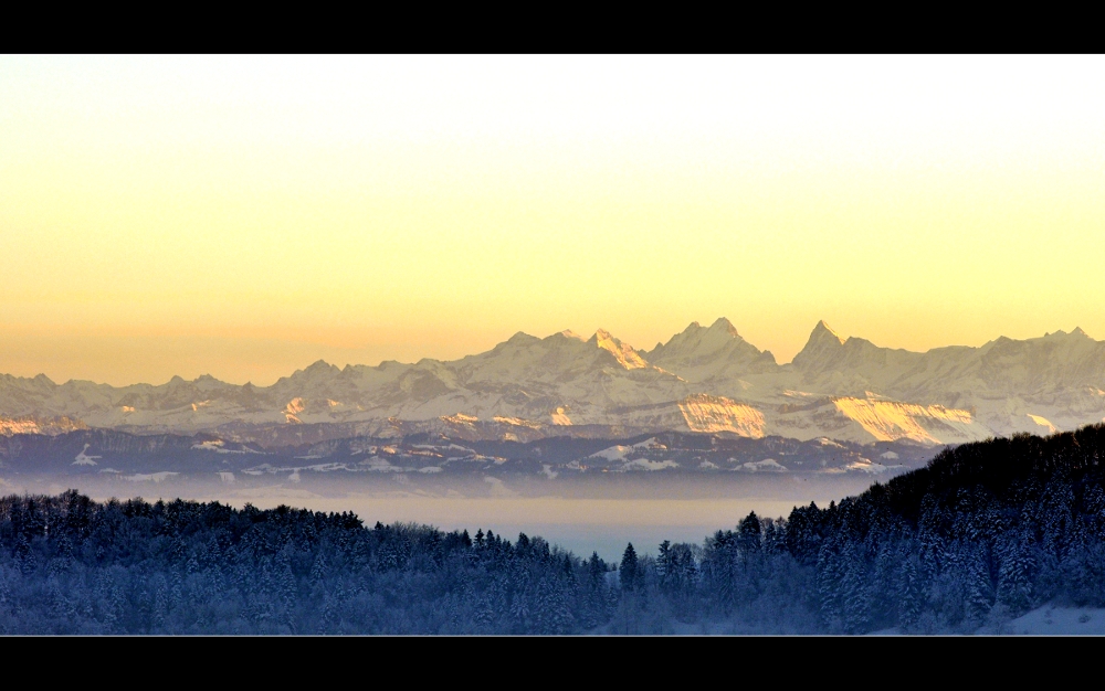 Berge und Nebelmeer