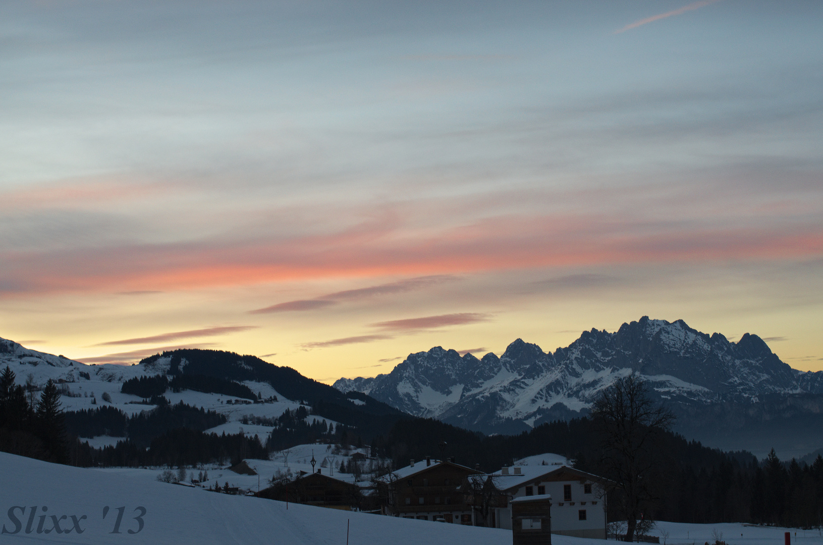 Berge und Sonnenuntergang