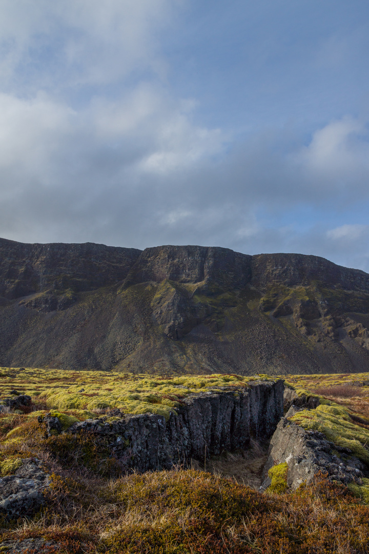 Berge und Spalten auf Island