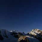 Berge und Sterne bei Vollmond