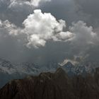 Berge und Wolken