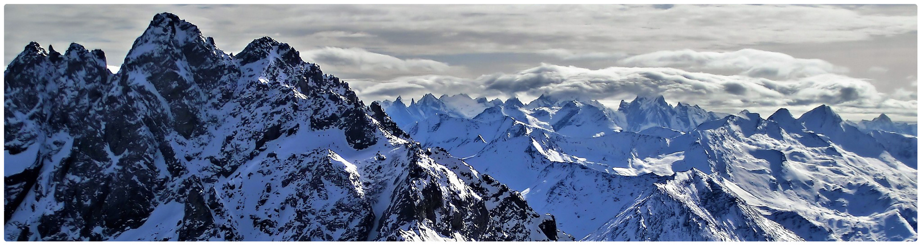 Berge und Wolken