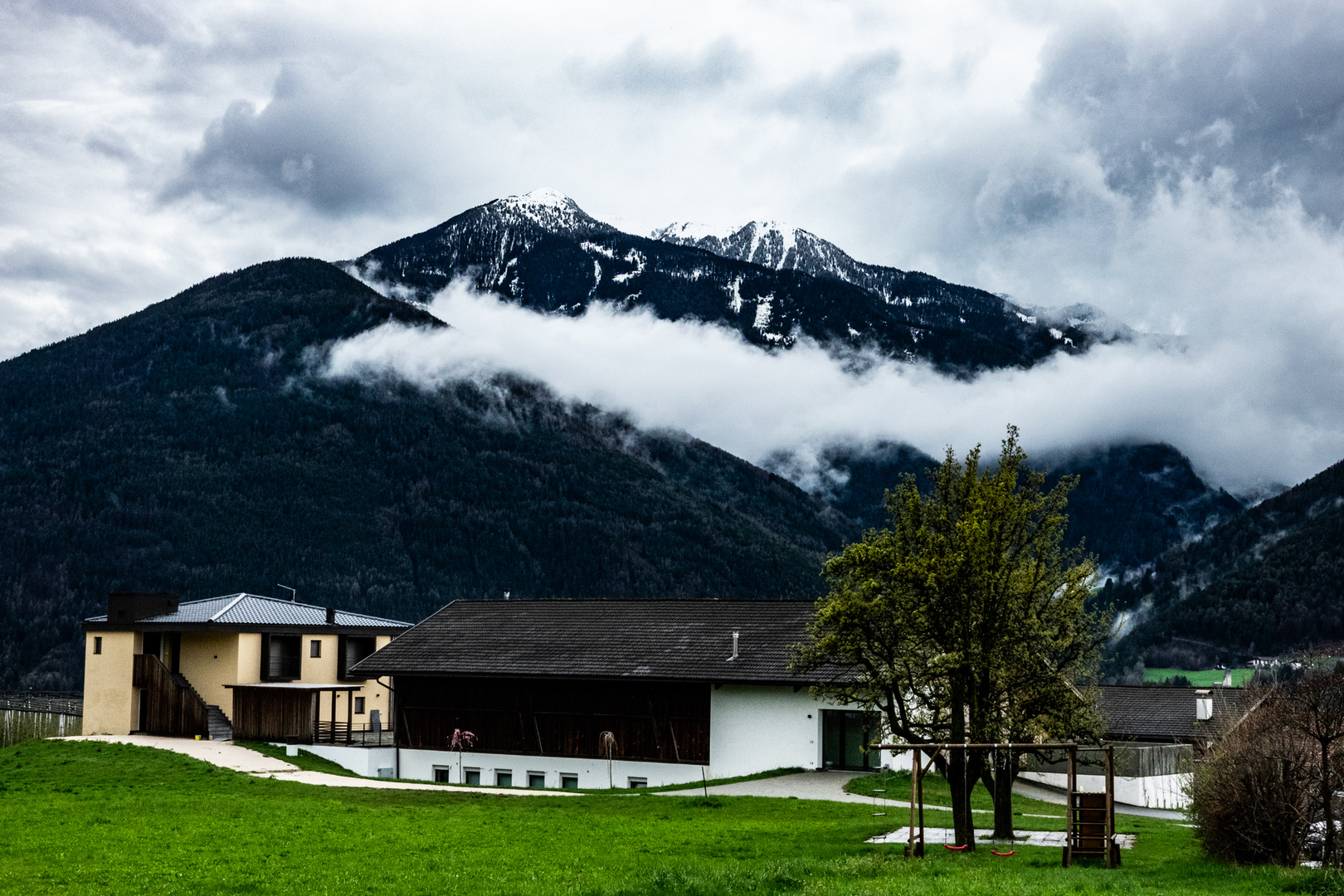 Berge  und Wolken