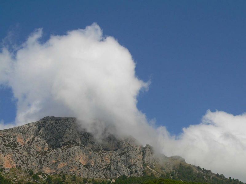 Berge und Wolken.........