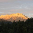 Berge von der Sonne erleuchtet