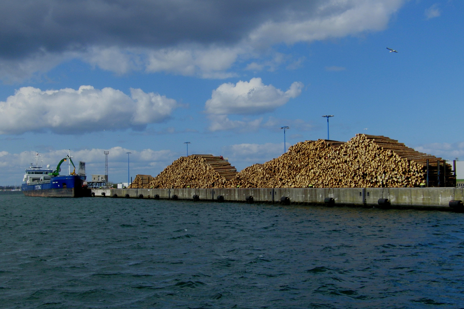 Berge von Holz