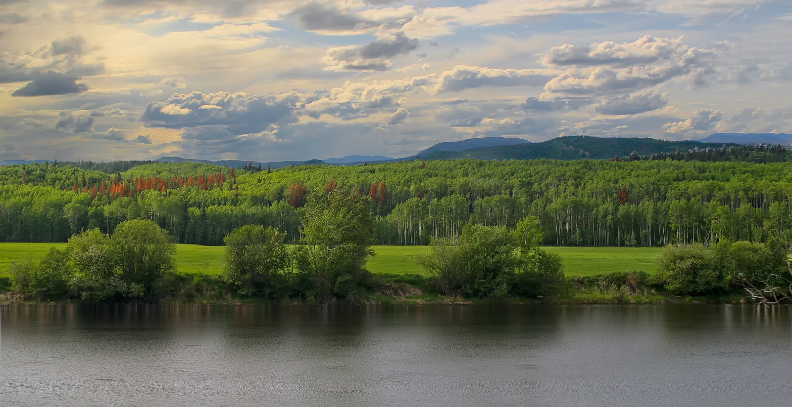 Berge, Wald und Wasser