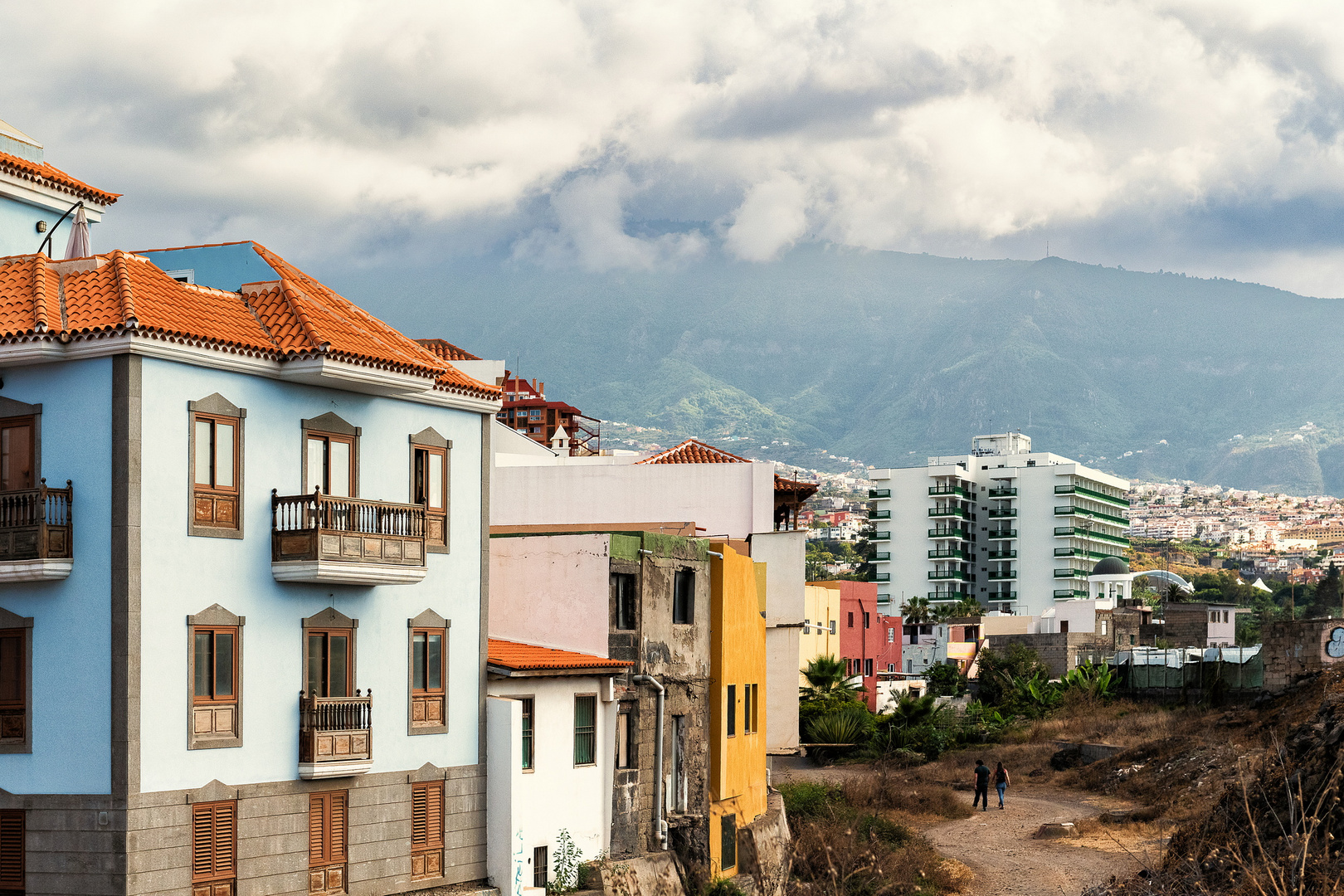 Berge, Wolken und Puerto de la Cruz