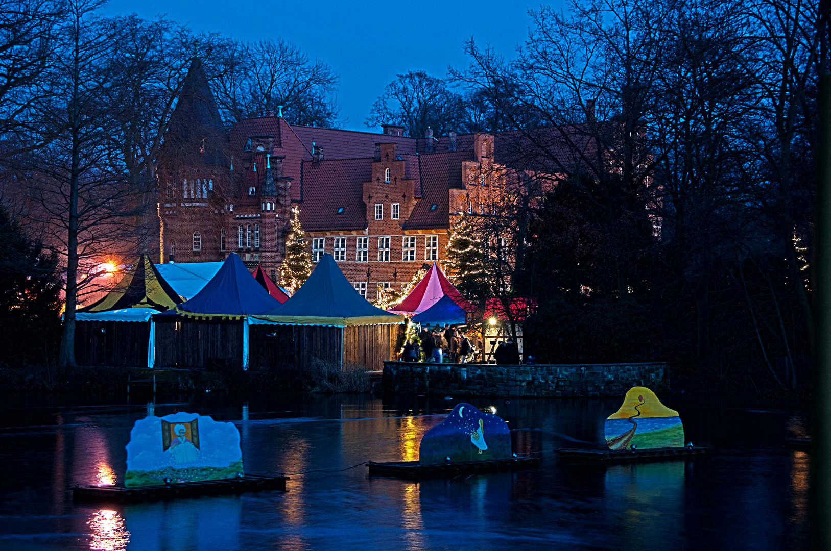 Bergedofer Schloss mit Weichnachtsmarkt