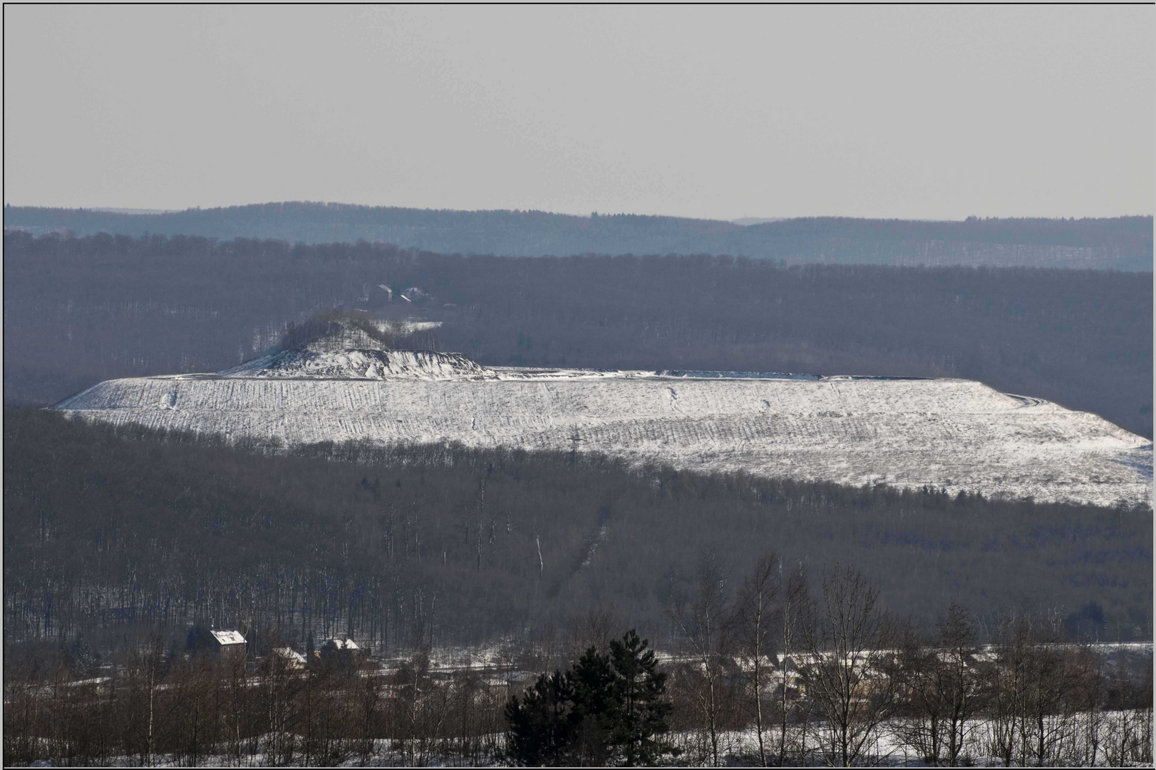 Bergehalde im Winter