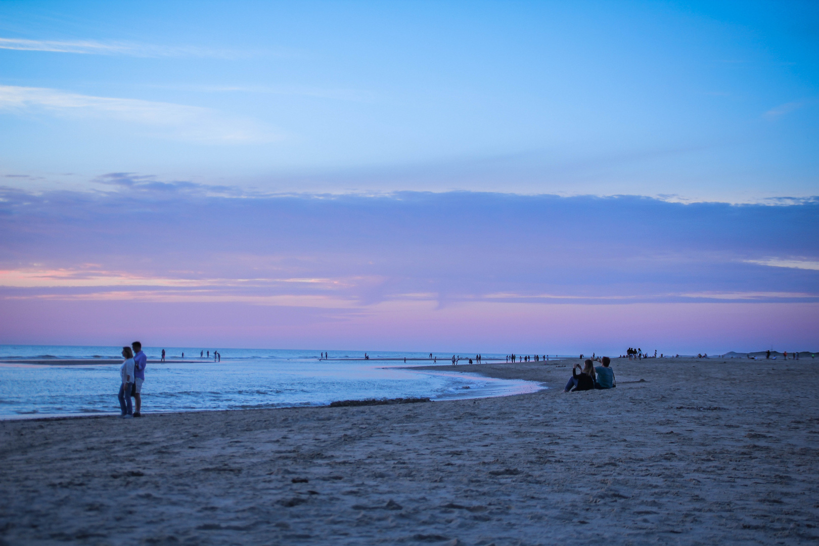 Bergen Aan Zee in Blau-Violetgetauchtes Licht