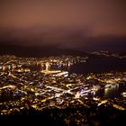 Bergen bei Nacht