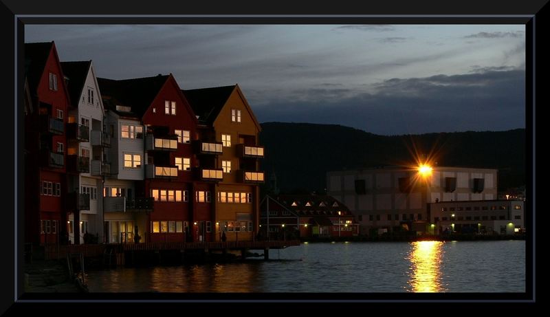 Bergen bei Nacht