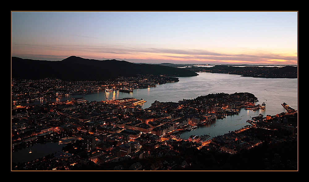 Bergen by night