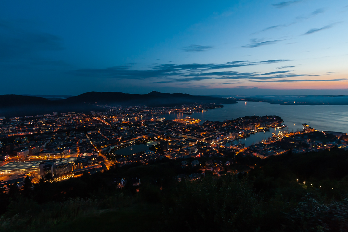 Bergen by night