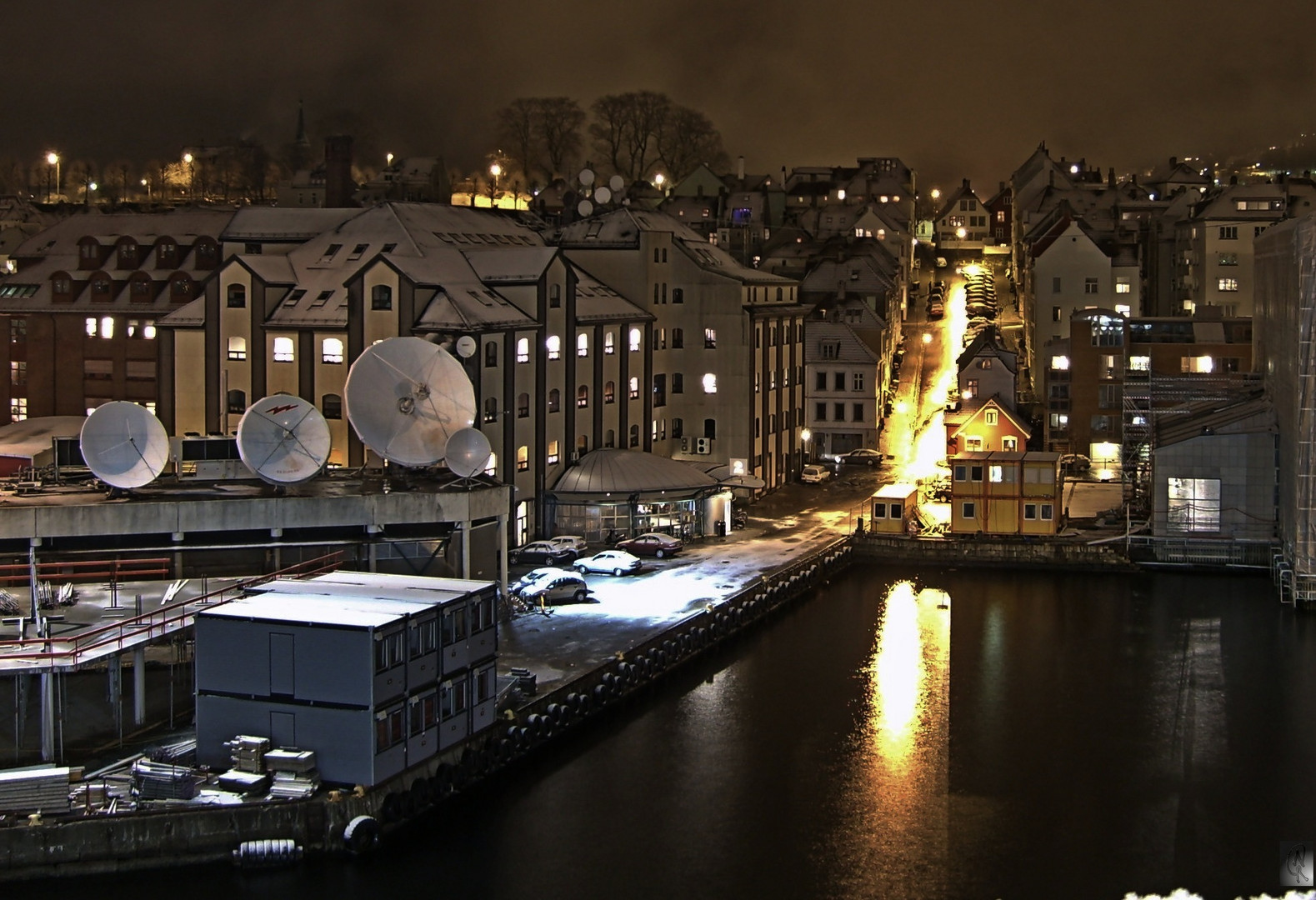 Bergen Hafengebiet abends