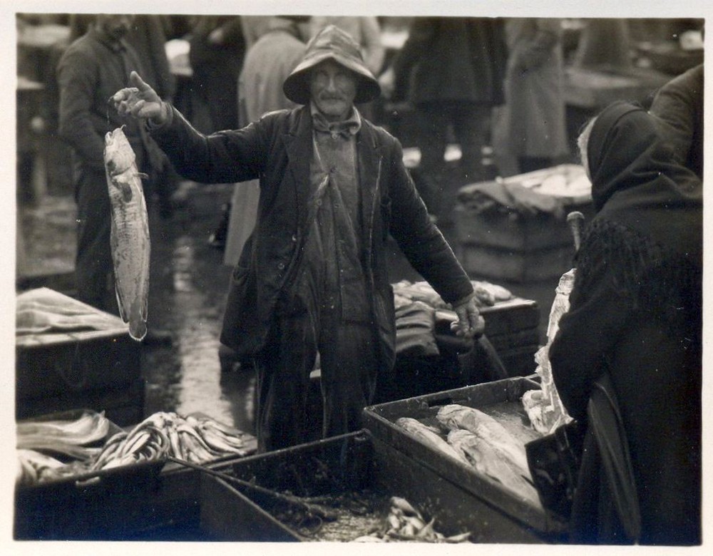 Bergen / Norwegen 1929, Szene vom Fischmarkt.