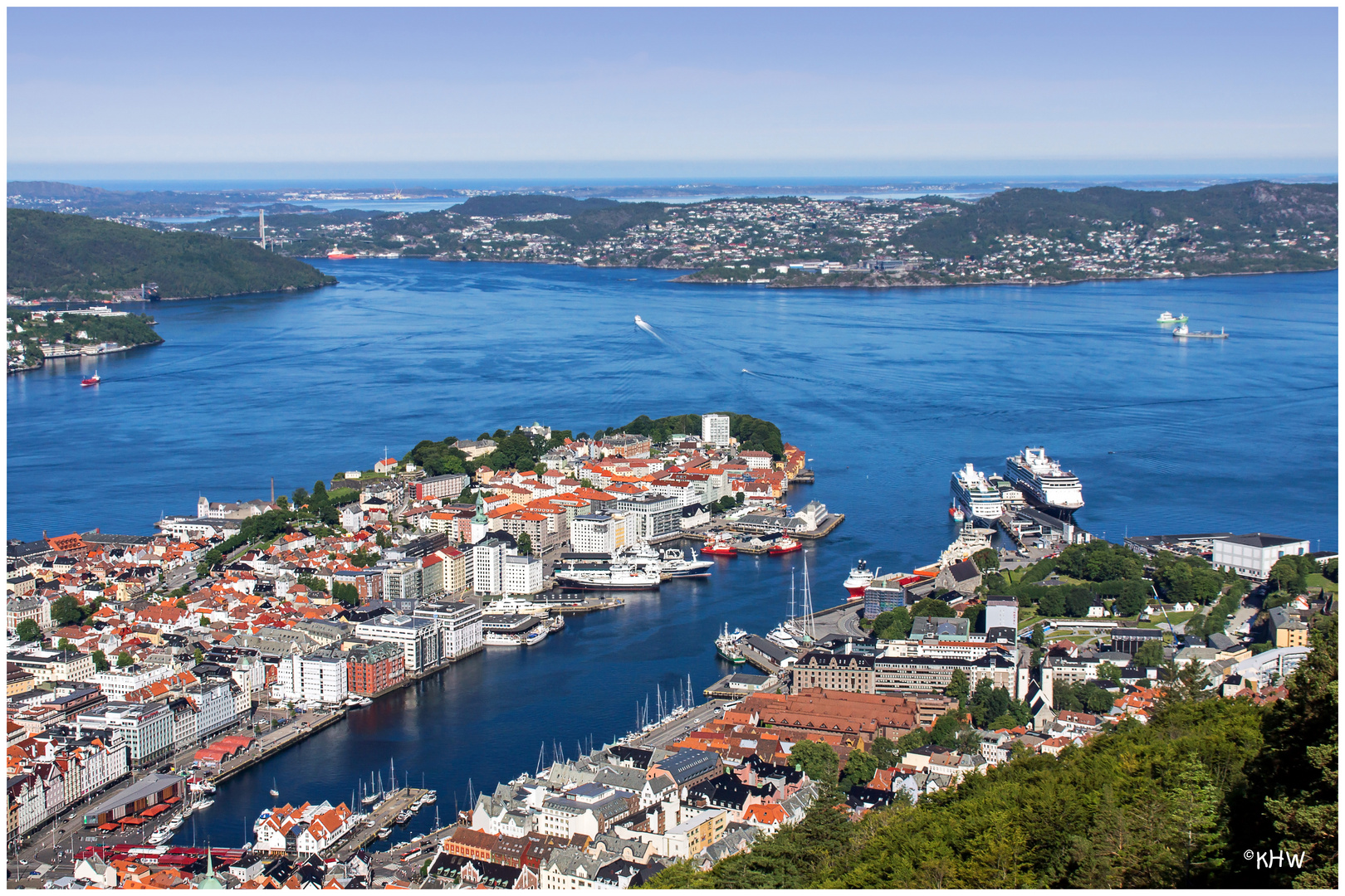 Bergen vom Hausberg Fløyen (320 m)