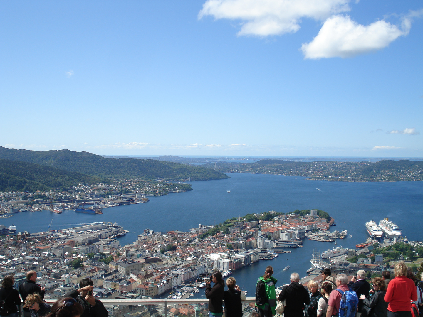Bergen/Norwegen, die regenreichste Stadt Europas, bei seltenem Sonnenschein
