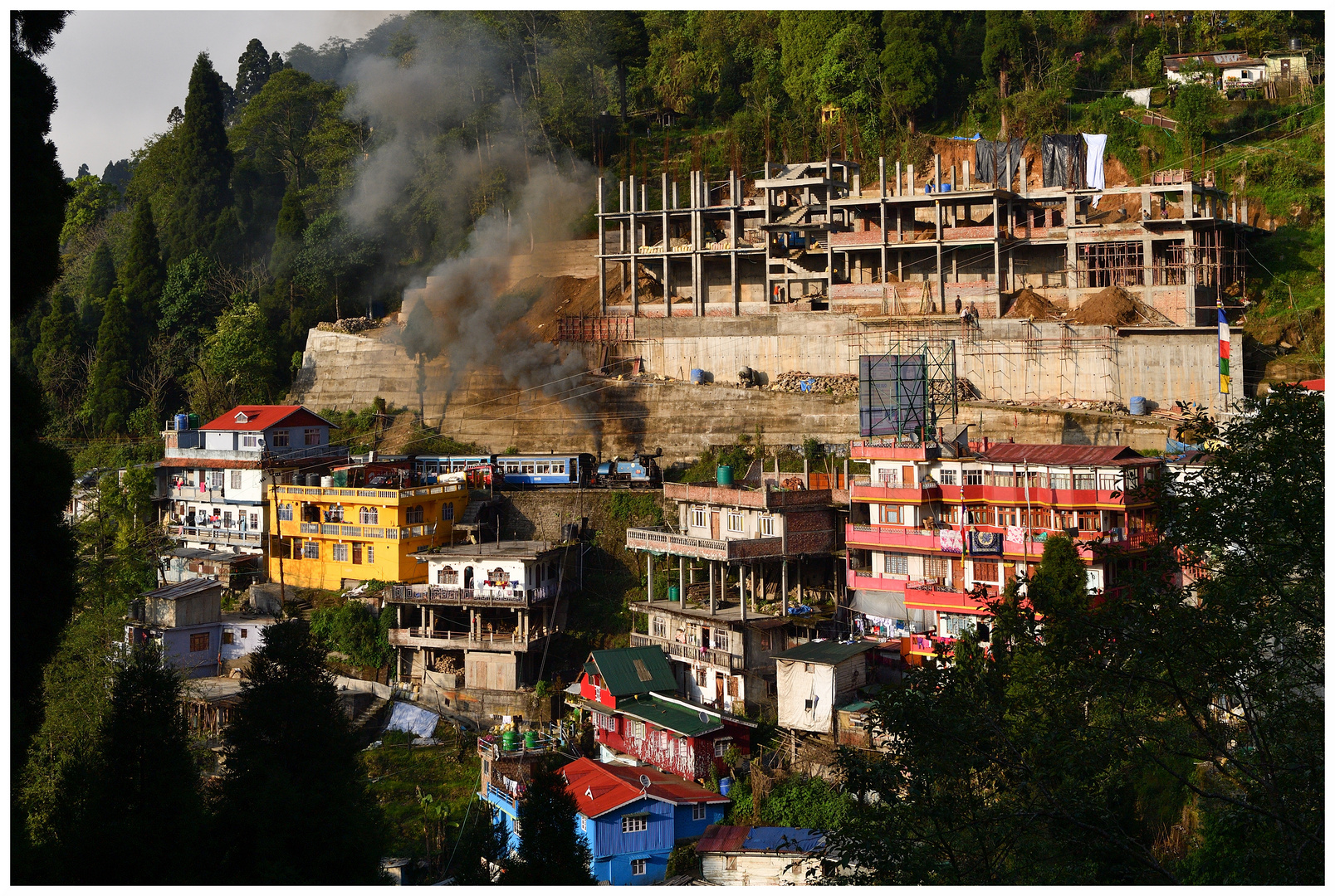 Bergfahrt entlang der Hänge Darjeelings