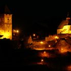 Bergfried und Petersbergkirche in Friesach bei Nacht