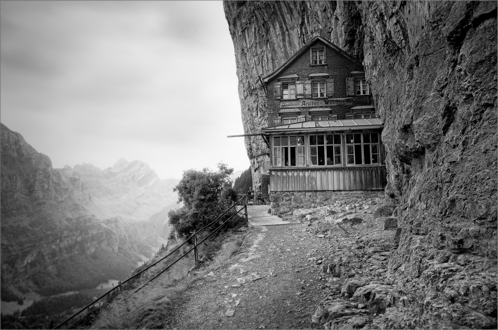 Berggasthaus Aescher - monochrome 