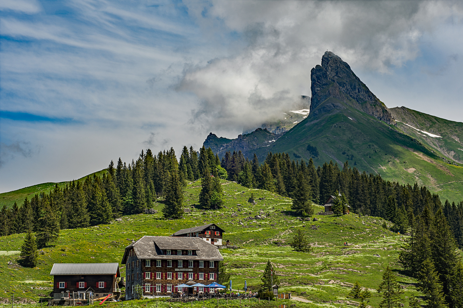 Berggasthaus Bannalpsee mit dem Bietstock 2138 m.ü.M