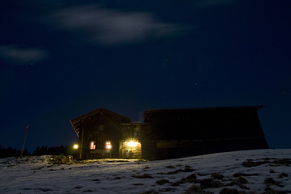 Berggasthaus bei Nacht