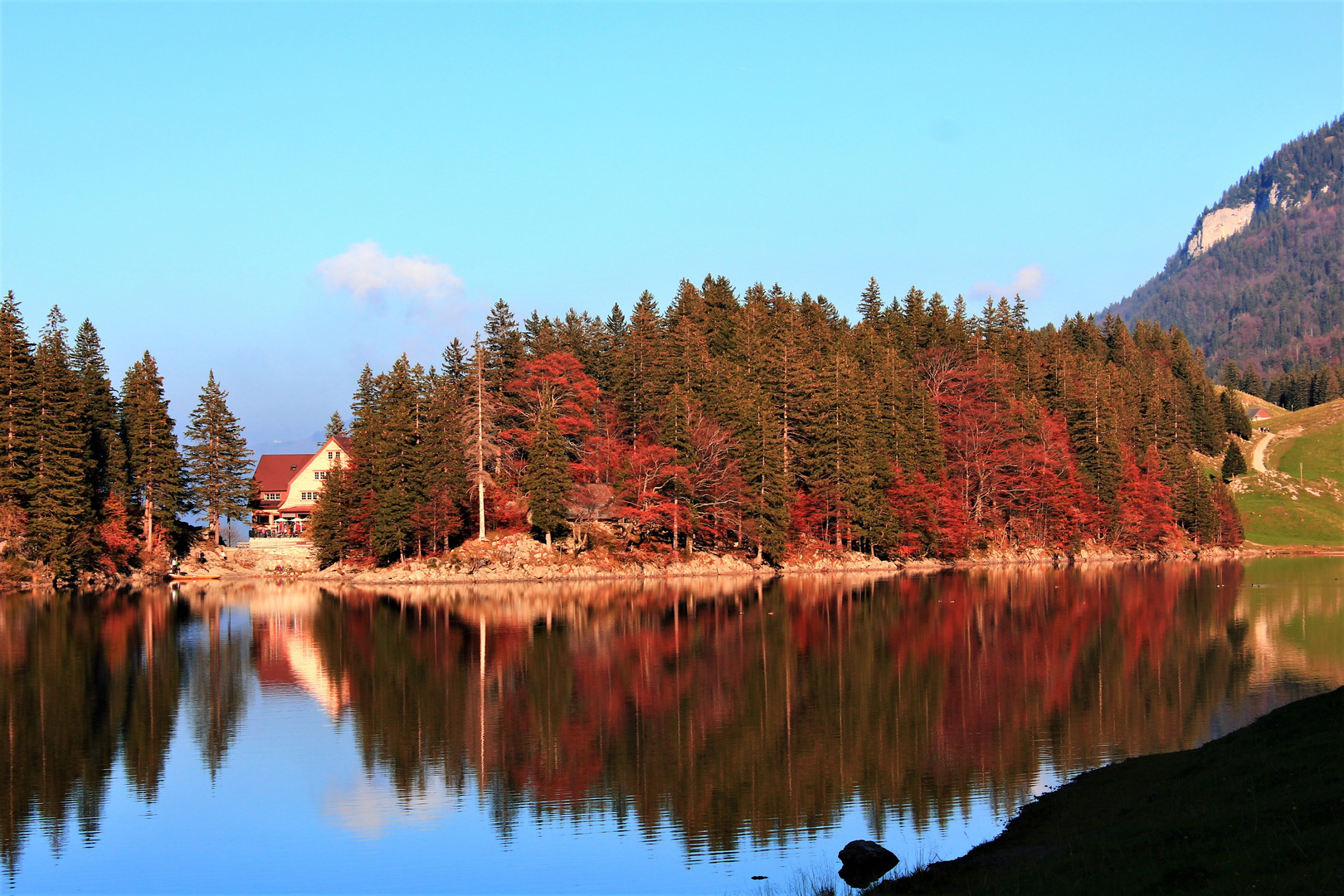 Berggasthaus Seealpsee in Herbststimmung