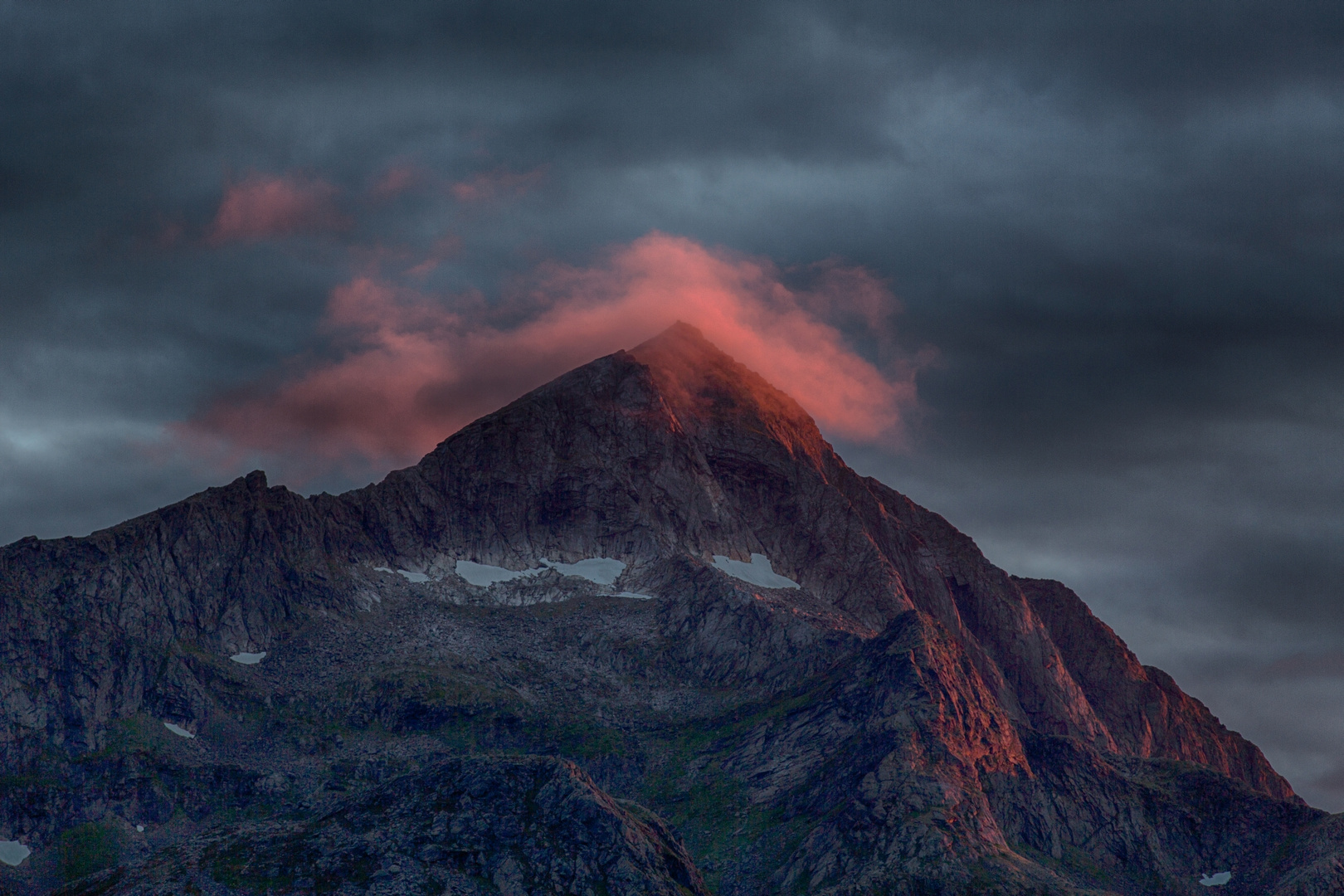 Berggipfel im Abendrot