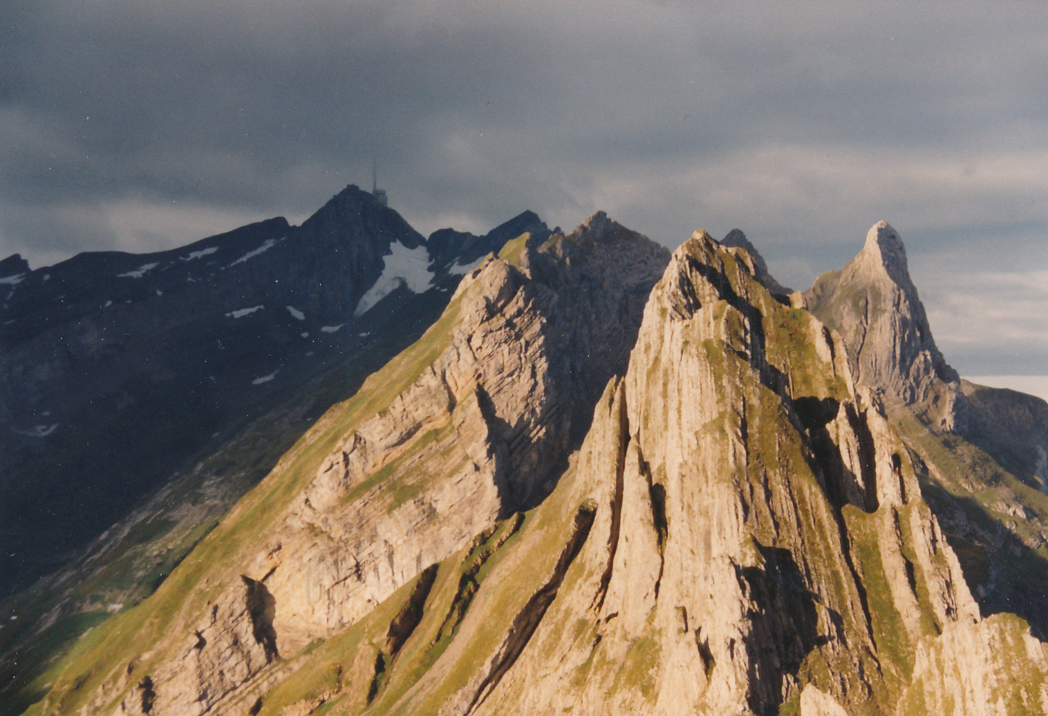 Berggipfel im Sonnenlicht