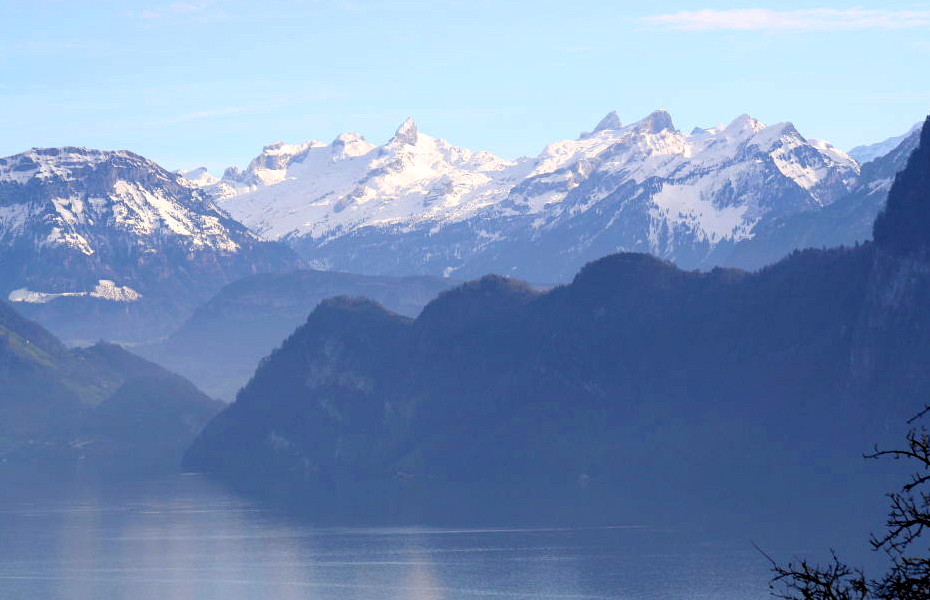 Berggipfel in der Zentralschweiz SZ/UR mit Vierwaldstättersee