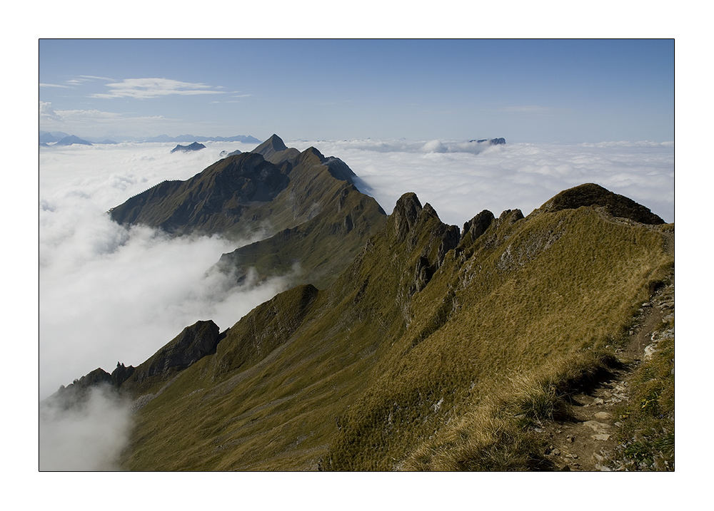 [ Berggrat  Wolken ]