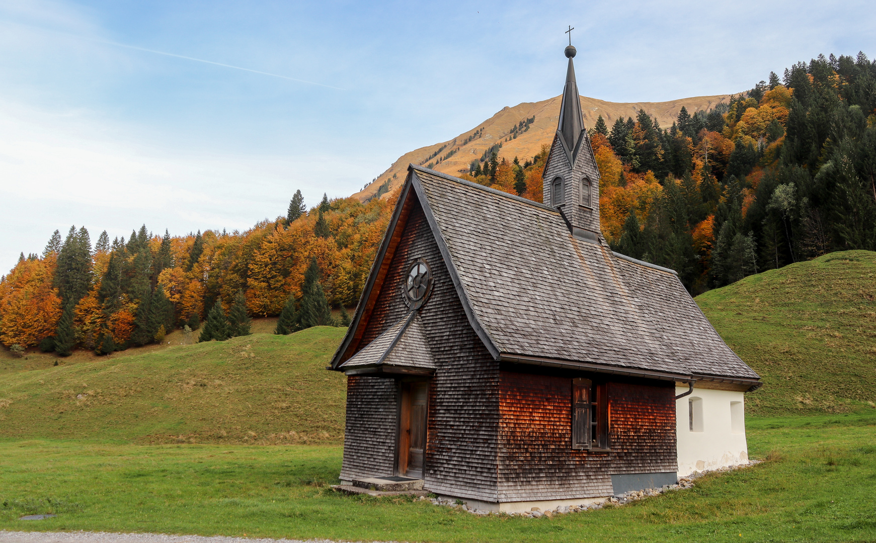 Bergherbst mit Kapelle