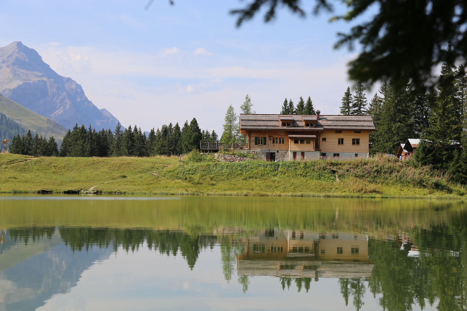 berghütte im wasser