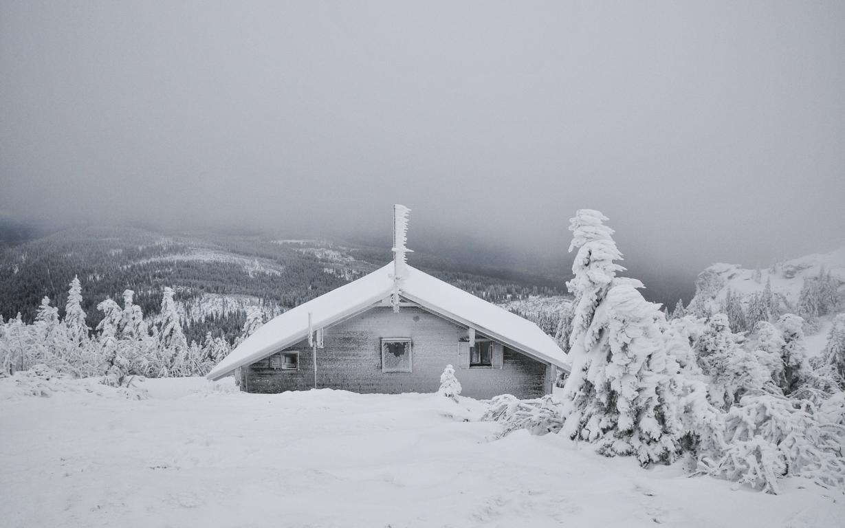 Berghütte im Winter